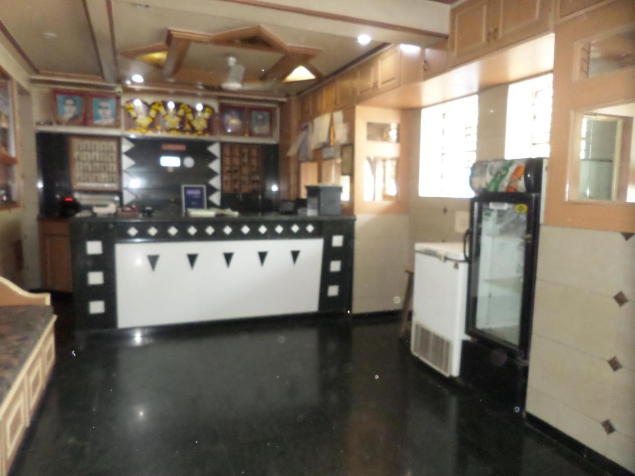 Hotel Padma Nashik Bagian luar foto