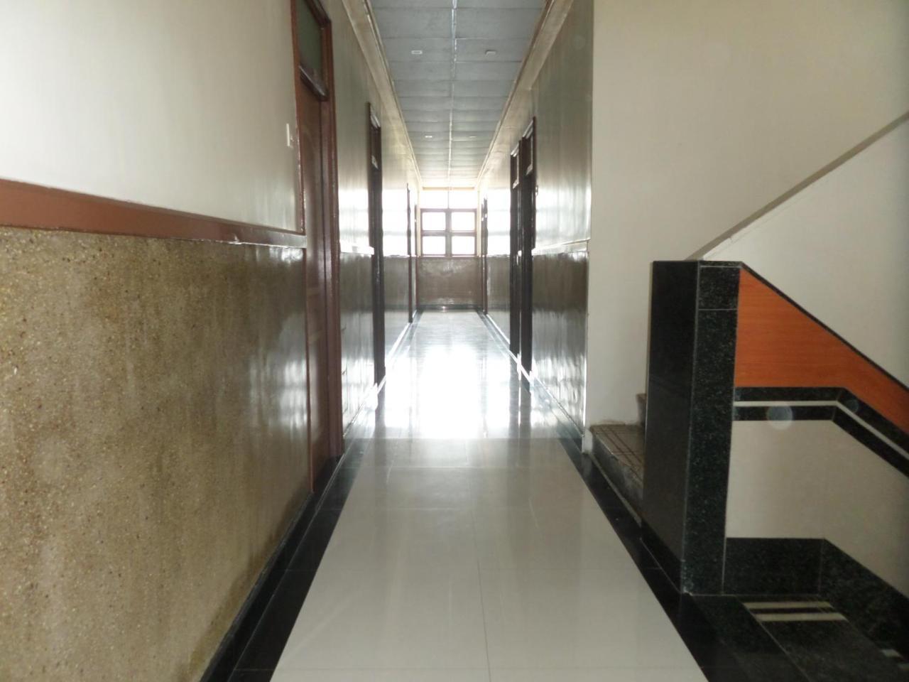 Hotel Padma Nashik Bagian luar foto