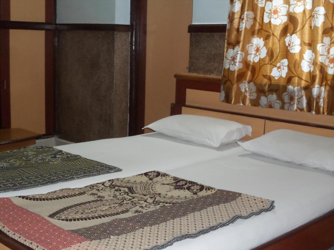 Hotel Padma Nashik Bagian luar foto