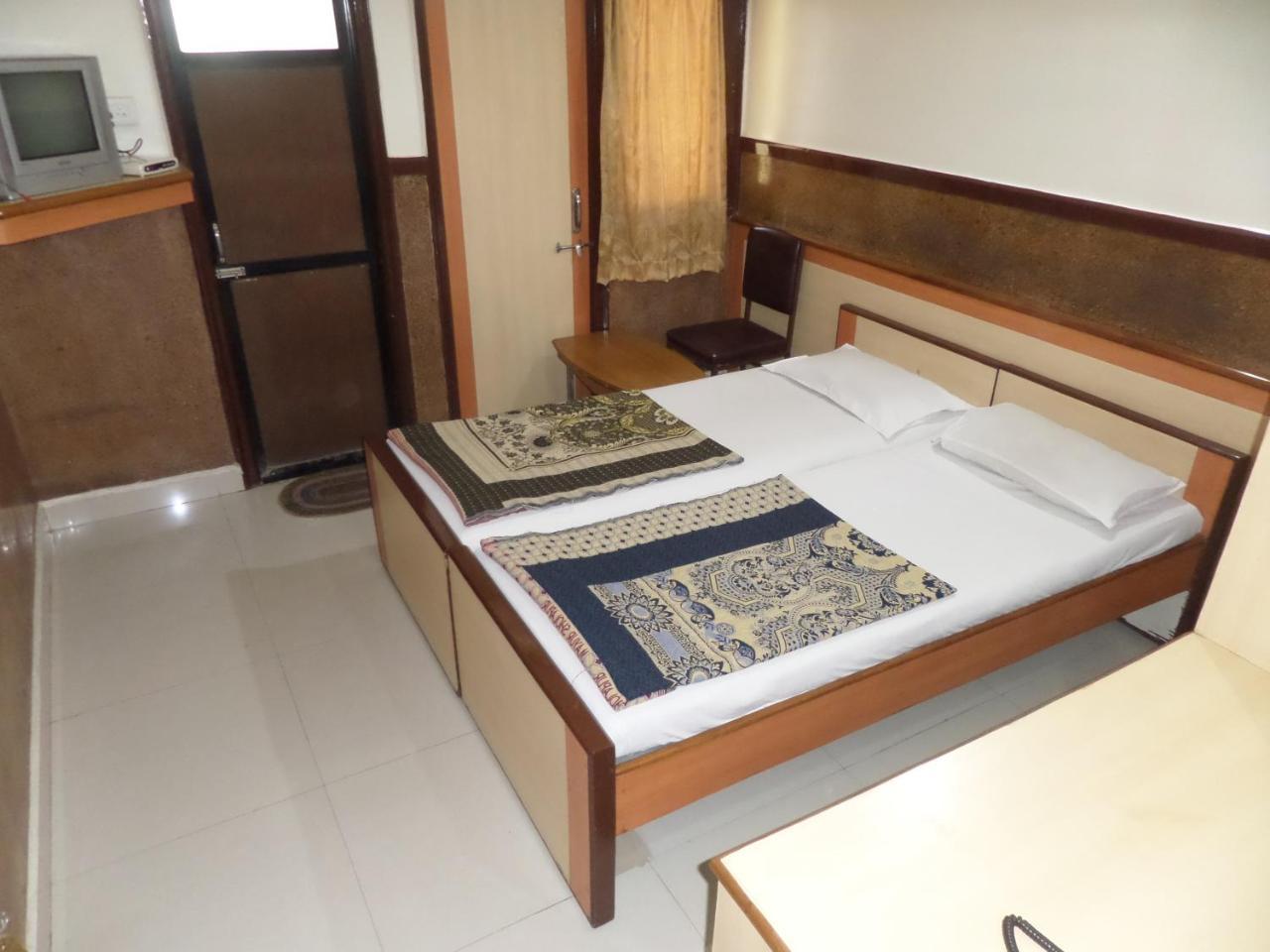 Hotel Padma Nashik Bagian luar foto