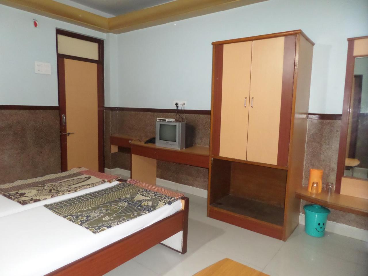 Hotel Padma Nashik Bagian luar foto