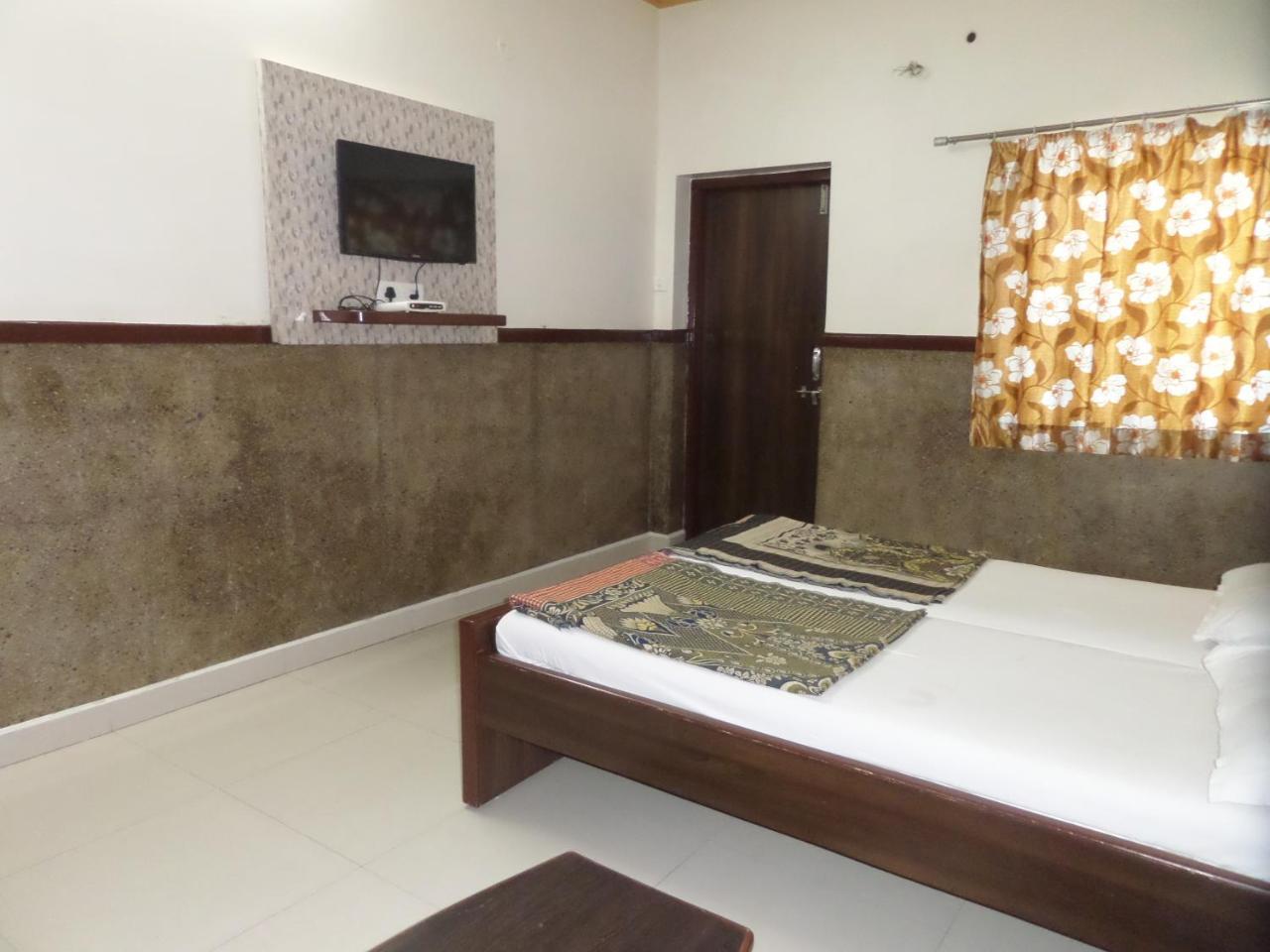 Hotel Padma Nashik Bagian luar foto