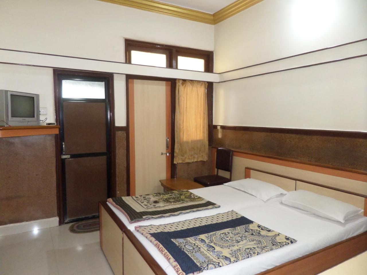 Hotel Padma Nashik Bagian luar foto
