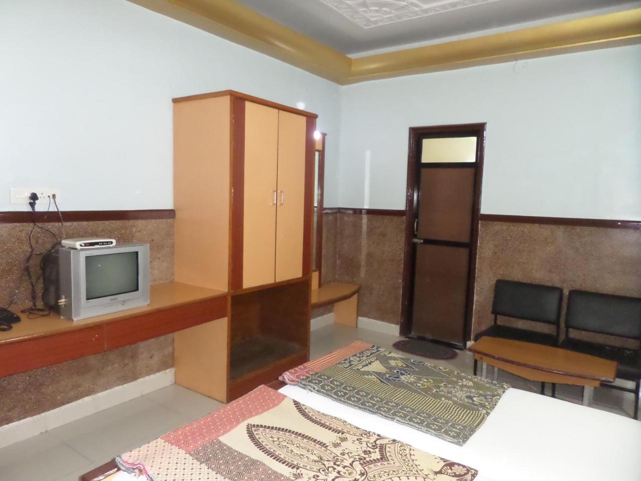 Hotel Padma Nashik Bagian luar foto
